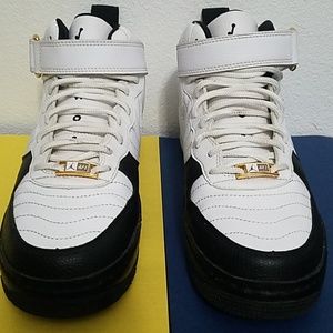 Jordan black/white Very Good Condition 7Y